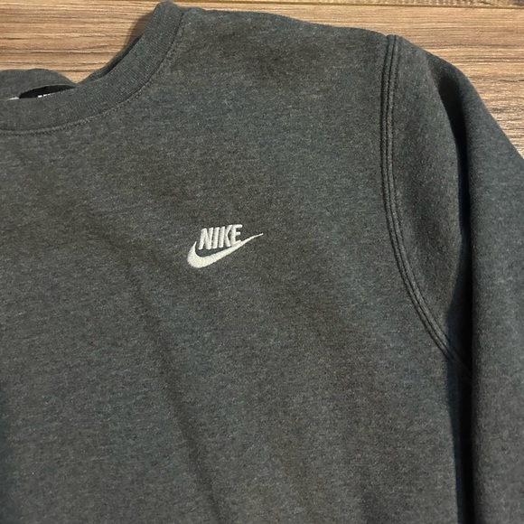 Nike Tops - Nike sweatshirt